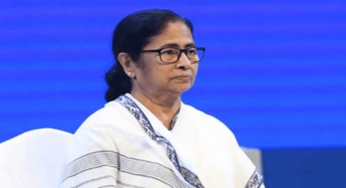വനിതാ ഡോക്ടറുടെ വധം ; ഒരാഴ്ചയ്ക്കകം അന്വേഷണം പൂര്ത്തിയായില്ലെങ്കില് കേസ് സിബിഐക്കെന്ന് മമത വനിതാ ഡോക്ടറുടെ വധം ; ഒരാഴ്ചയ്ക്കകം അന്വേഷണം പൂര്ത്തിയായില്ലെങ്കില് കേസ് സിബിഐക്കെന്ന് മമത