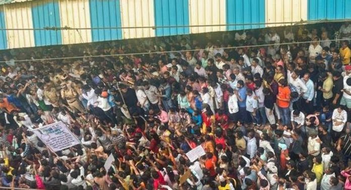 മുംബൈയിൽ നഴ്സറിക്കുട്ടികളെ സ്കൂൾ ജീവനക്കാരൻ പീഡിപ്പിച്ച സംഭവം ; വ്യാപക പ്രതിഷേധം മുംബൈയിൽ നഴ്സറിക്കുട്ടികളെ സ്കൂൾ ജീവനക്കാരൻ പീഡിപ്പിച്ച സംഭവം ; വ്യാപക പ്രതിഷേധം