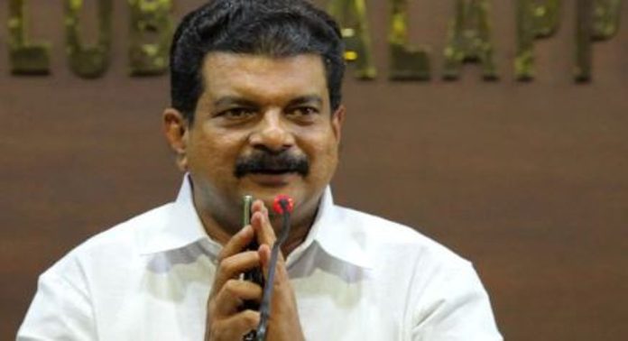 പി.വി. അൻവറിന് വൻ തിരിച്ചടി ; കാട്ടരുവിയുടെ നീരൊഴുക്ക് തടസപ്പെടുത്തി നിർമിച്ച നിർമിതികൾ പൊളിച്ചുനീക്കാൻ ഉത്തരവ് പി.വി. അൻവറിന് വൻ തിരിച്ചടി ; കാട്ടരുവിയുടെ നീരൊഴുക്ക് തടസപ്പെടുത്തി നിർമിച്ച നിർമിതികൾ പൊളിച്ചുനീക്കാൻ ഉത്തരവ്