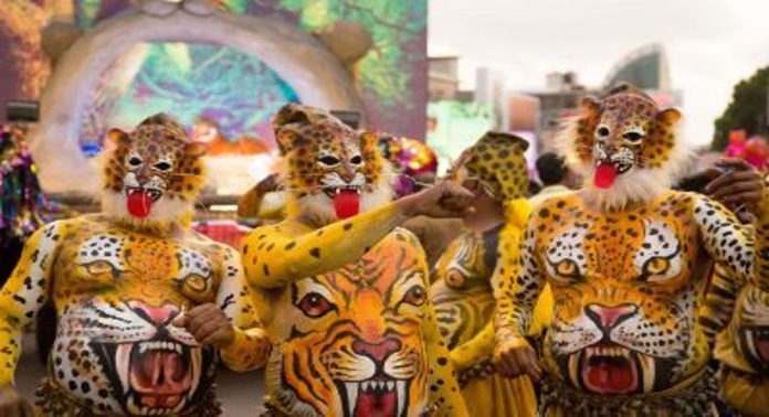 തൃശൂരിൽ പുലിക്കളിയും കുമ്മാട്ടിയും ഒഴിവാക്കുന്നതിനെതിരെ ദേശക്കൂട്ടായ്മകള് രംഗത്ത് ; കാരണം വയനാട് ദുരന്തത്തിന്റെ പശ്ചാത്തലത്തില് തൃശൂരിൽ പുലിക്കളിയും കുമ്മാട്ടിയും ഒഴിവാക്കുന്നതിനെതിരെ ദേശക്കൂട്ടായ്മകള് രംഗത്ത് ; കാരണം വയനാട് ദുരന്തത്തിന്റെ പശ്ചാത്തലത്തില്