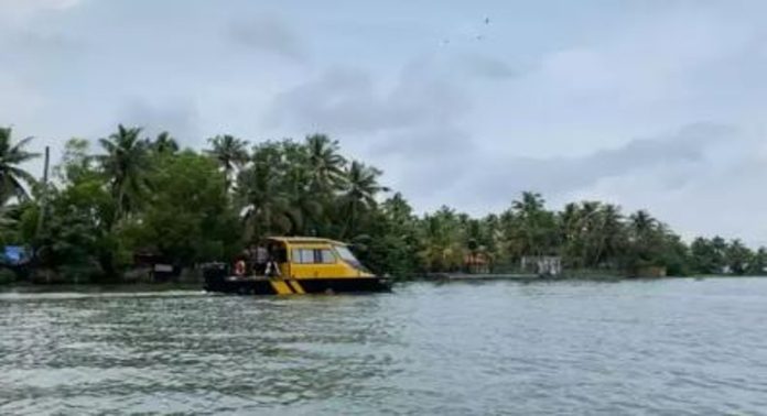 ആലപ്പുഴയിൽ ജലഗതാഗതവകുപ്പിന്റെ വാട്ടര് ടാക്സി സര്വീസ് ഹിറ്റാകുന്നു ; സഞ്ചാരികളുടെ എണ്ണം വർധിക്കുന്നു ആലപ്പുഴയിൽ ജലഗതാഗതവകുപ്പിന്റെ വാട്ടര് ടാക്സി സര്വീസ് ഹിറ്റാകുന്നു ; സഞ്ചാരികളുടെ എണ്ണം വർധിക്കുന്നു