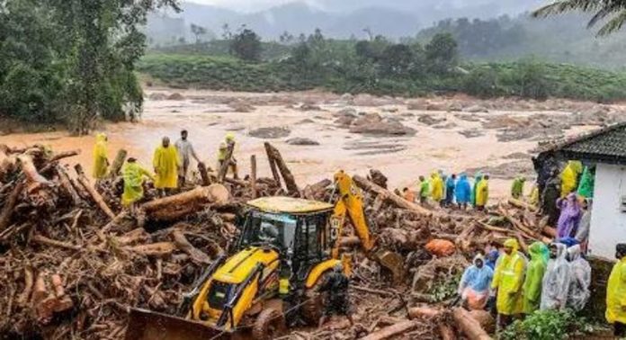 വയനാട് ഉരുൾപൊട്ടൽ ദുരന്തം ; തിരച്ചിൽ തുടരുന്നു, 119 പേർ കാണാമറയത്ത് വയനാട് ഉരുൾപൊട്ടൽ ദുരന്തം ; തിരച്ചിൽ തുടരുന്നു, 119 പേർ കാണാമറയത്ത്