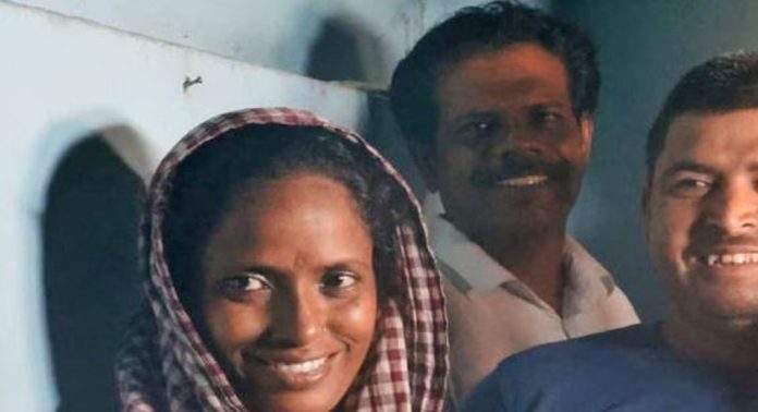 പെൺകുട്ടിയെ കണ്ടെത്തിയ സംഭവം ; കേരളപോലീസിന് നന്ദിപറഞ്ഞ് മാതാപിതാക്കൾ പെൺകുട്ടിയെ കണ്ടെത്തിയ സംഭവം ; കേരളപോലീസിന് നന്ദിപറഞ്ഞ് മാതാപിതാക്കൾ