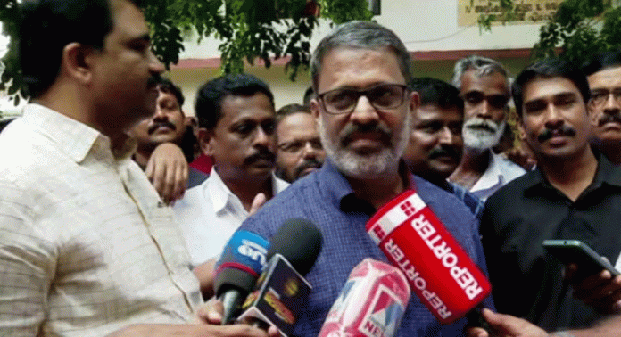 ജനതാദൾ പ്രവർത്തകരെ ജീപ്പിടിച്ച് കൊലപ്പെടുത്തിയ കേസിൽ സിപിഎം പാലക്കാട് ജില്ലാ സെക്രട്ടറി ഉൾപെടെ ആറുപേരെ വെറുതെ വിട്ടു ജനതാദൾ പ്രവർത്തകരെ ജീപ്പിടിച്ച് കൊലപ്പെടുത്തിയ കേസിൽ സിപിഎം പാലക്കാട് ജില്ലാ സെക്രട്ടറി ഉൾപെടെ ആറുപേരെ വെറുതെ വിട്ടു