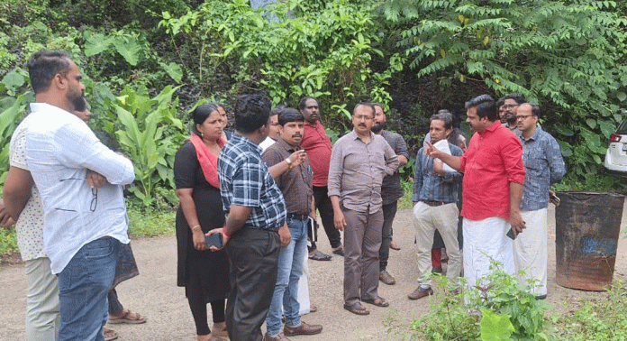 പുതുവൽ – മങ്ങാട് റോഡ് നിർമ്മാണ പുരോഗതി അഡ്വ. കെ യു ജനീഷ് കുമാർ എംഎൽഎ സന്ദർശിച്ച് വിലയിരുത്തി പുതുവൽ – മങ്ങാട് റോഡ് നിർമ്മാണ പുരോഗതി അഡ്വ. കെ യു ജനീഷ് കുമാർ എംഎൽഎ സന്ദർശിച്ച് വിലയിരുത്തി