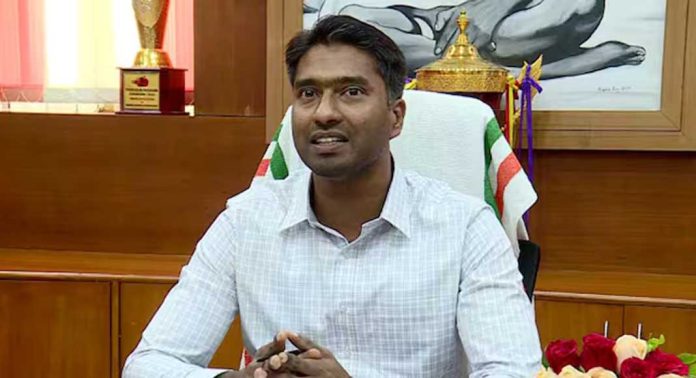 തൃശൂർ ജില്ലയിൽ ദുരിതാശ്വാസ ക്യാമ്പുകളായി പ്രവർത്തിക്കുന്ന വിദ്യാഭ്യാസ സ്ഥാപനങ്ങൾക്ക് ക്യാംപ് അവസാനിക്കുന്നത് വരെ അവധി പ്രഖ്യാപിച്ച് തൃശ്ശൂർ കളക്ടർ തൃശൂർ ജില്ലയിൽ ദുരിതാശ്വാസ ക്യാമ്പുകളായി പ്രവർത്തിക്കുന്ന വിദ്യാഭ്യാസ സ്ഥാപനങ്ങൾക്ക് ക്യാംപ് അവസാനിക്കുന്നത് വരെ അവധി പ്രഖ്യാപിച്ച് തൃശ്ശൂർ കളക്ടർ
