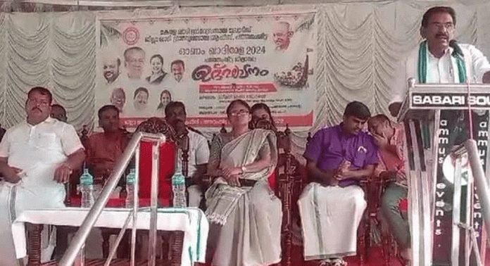 ഖാദി ഓണം മേളയുടെ ജില്ലാതല ഉദ്ഘാടന ചടങ്ങില് നിന്ന് പത്തനംതിട്ട ജില്ലാ പഞ്ചായത്ത് പ്രസിഡന്റ് ഇറങ്ങിപ്പോയി ഖാദി ഓണം മേളയുടെ ജില്ലാതല ഉദ്ഘാടന ചടങ്ങില് നിന്ന് പത്തനംതിട്ട ജില്ലാ പഞ്ചായത്ത് പ്രസിഡന്റ് ഇറങ്ങിപ്പോയി