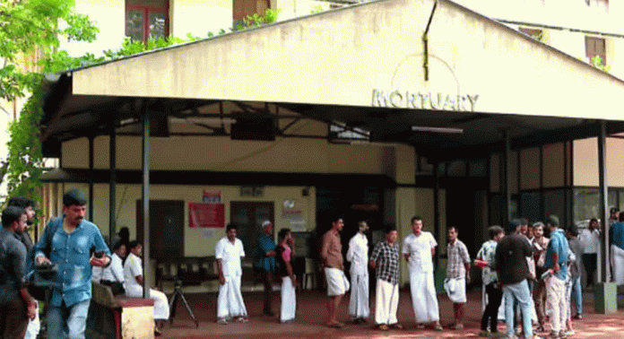 പോസ്റ്റ്മോര്ട്ടം വൈകിയതിൽ കോഴിക്കോട് മെഡിക്കൽ കോളേജിൽ പ്രതിഷേധം പോസ്റ്റ്മോര്ട്ടം വൈകിയതിൽ കോഴിക്കോട് മെഡിക്കൽ കോളേജിൽ പ്രതിഷേധം