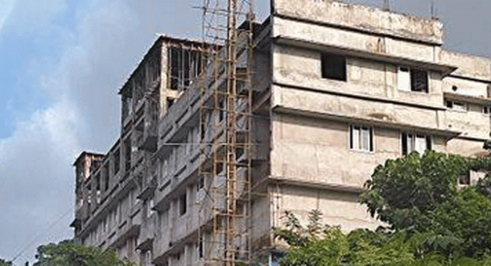 കോന്നി താലൂക്ക് ആശുപത്രി കെട്ടിടത്തിലെ പുതിയ നിലകളുടെ നിർമ്മാണം പുരോഗമിക്കുന്നു കോന്നി താലൂക്ക് ആശുപത്രി കെട്ടിടത്തിലെ പുതിയ നിലകളുടെ നിർമ്മാണം പുരോഗമിക്കുന്നു