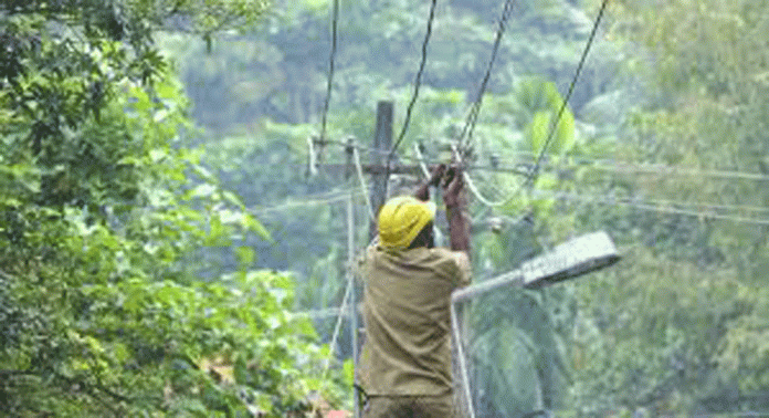 ശക്തമായ കാറ്റും മഴയും ; കോന്നി സെക്ഷന് മാത്രം കെഎസ്ഇബിക്ക് നഷ്ടം നാല് ലക്ഷത്തോളം രൂപ ശക്തമായ കാറ്റും മഴയും ; കോന്നി സെക്ഷന് മാത്രം കെഎസ്ഇബിക്ക് നഷ്ടം നാല് ലക്ഷത്തോളം രൂപ