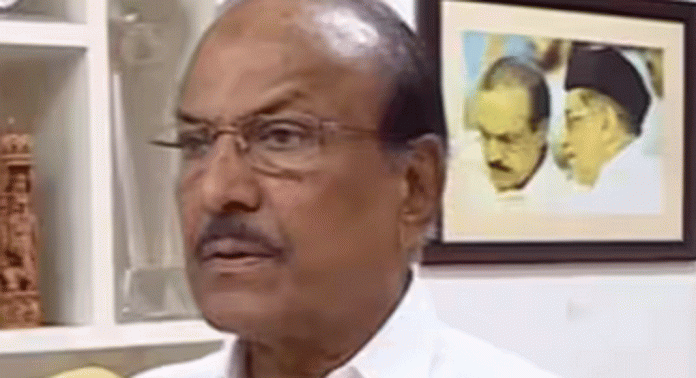 വിമാന കമ്പനികളുടെ കൊള്ള നിയന്ത്രിക്കാൽ കേന്ദ്ര, കേരള സർക്കാരുകൾ ശക്തമായി ഇടപെടണമെന്ന് ലീഗ് നേതാവ് പി കെ കുഞ്ഞാലിക്കുട്ടി വിമാന കമ്പനികളുടെ കൊള്ള നിയന്ത്രിക്കാൽ കേന്ദ്ര, കേരള സർക്കാരുകൾ ശക്തമായി ഇടപെടണമെന്ന് ലീഗ് നേതാവ് പി കെ കുഞ്ഞാലിക്കുട്ടി