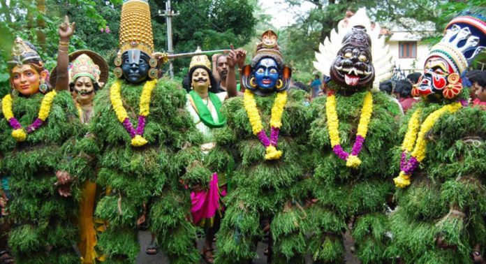 കുമ്മാട്ടിക്കളിയിലൂടെയുള്ള വരുമാനം വയനാടിന് ; പുലിക്കളിയും കുമ്മാട്ടിയും റദ്ദാക്കിയതിൽ ചർച്ച വേണമെന്നാവശ്യം കുമ്മാട്ടിക്കളിയിലൂടെയുള്ള വരുമാനം വയനാടിന് ; പുലിക്കളിയും കുമ്മാട്ടിയും റദ്ദാക്കിയതിൽ ചർച്ച വേണമെന്നാവശ്യം