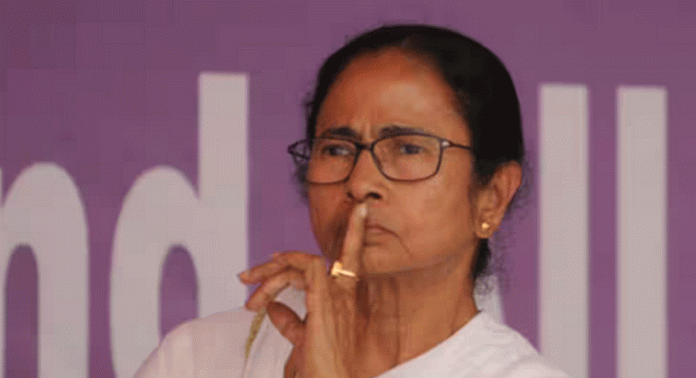 പീഡന കേസിലെ പ്രതികൾക്ക് വധശിക്ഷ ഉറപ്പാക്കുന്ന ബിൽ അടുത്തയാഴ്ച നിയമസഭ പാസ്സാക്കുമെന്ന് പശ്ചിമ ബംഗാള് മുഖ്യമന്ത്രി മമത ബാനർജി പീഡന കേസിലെ പ്രതികൾക്ക് വധശിക്ഷ ഉറപ്പാക്കുന്ന ബിൽ അടുത്തയാഴ്ച നിയമസഭ പാസ്സാക്കുമെന്ന് പശ്ചിമ ബംഗാള് മുഖ്യമന്ത്രി മമത ബാനർജി