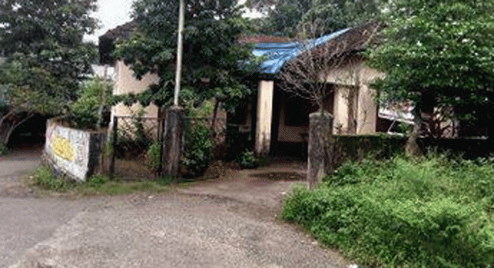 അസൗകര്യങ്ങളുടെ നടുവില് വീര്പ്പു മുട്ടി മല്ലപ്പള്ളി മൃഗാശുപത്രി അസൗകര്യങ്ങളുടെ നടുവില് വീര്പ്പു മുട്ടി മല്ലപ്പള്ളി മൃഗാശുപത്രി