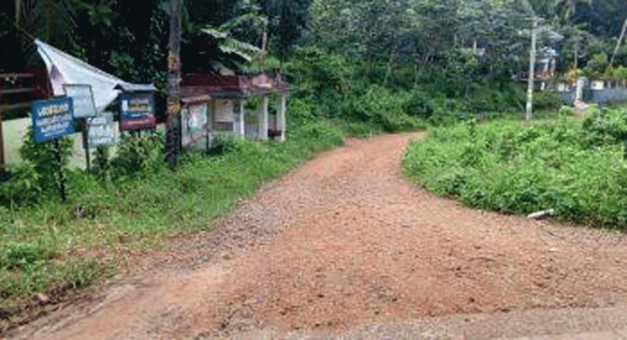 നവീകരണ പ്രവർത്തികൾ നിലച്ചിട്ട് മാസങ്ങള് ; തടിയൂർ – വാളക്കുഴി – നാരകത്താനി റോഡിൽക്കൂടിയുള്ള യാത്ര ദുരിതമാകുന്നു നവീകരണ പ്രവർത്തികൾ നിലച്ചിട്ട് മാസങ്ങള് ; തടിയൂർ – വാളക്കുഴി – നാരകത്താനി റോഡിൽക്കൂടിയുള്ള യാത്ര ദുരിതമാകുന്നു