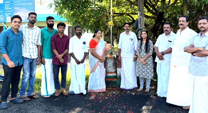 യൂത്ത് കോൺഗ്രസ് മലയാലപ്പുഴ മണ്ഡലം കമ്മിറ്റിയുടെ നേതൃത്വത്തിൽ ദേശീയ പതാക ഉയർത്തി യൂത്ത് കോൺഗ്രസ് മലയാലപ്പുഴ മണ്ഡലം കമ്മിറ്റിയുടെ നേതൃത്വത്തിൽ ദേശീയ പതാക ഉയർത്തി