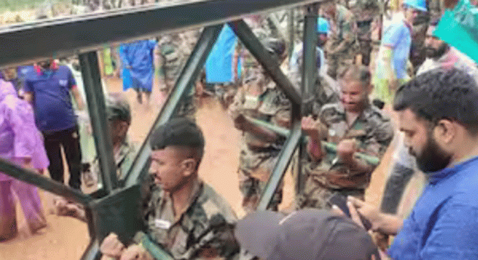 മുണ്ടക്കൈ – ചൂരല്മല രക്ഷാദൗത്യം ഊര്ജ്ജിതമാക്കാന് കേന്ദ്ര സംസ്ഥാന സേനാ വിഭാഗത്തിലെ 1769 പേര് മുണ്ടക്കൈ – ചൂരല്മല രക്ഷാദൗത്യം ഊര്ജ്ജിതമാക്കാന് കേന്ദ്ര സംസ്ഥാന സേനാ വിഭാഗത്തിലെ 1769 പേര്
