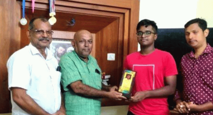 ഉന്നത വിജയം നേടിയ വിദ്യാർത്ഥികളെ അനുമോദിച്ചു ഉന്നത വിജയം നേടിയ വിദ്യാർത്ഥികളെ അനുമോദിച്ചു
