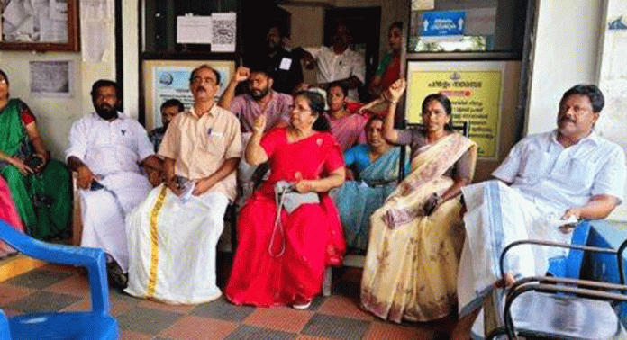 പന്തളം നഗരസഭയിൽ അഴിമതി ആരോപണം ഉന്നയിച്ച് കൗൺസിലിൽ ബഹളം പന്തളം നഗരസഭയിൽ അഴിമതി ആരോപണം ഉന്നയിച്ച് കൗൺസിലിൽ ബഹളം