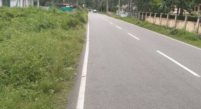 പ്രമാടം രാജീവ് ഗാന്ധി ഇൻഡോർ സ്റ്റേഡിയത്തിന് മുൻവശം സ്ഥിരം അപകട മേഖലയാകുന്നു പ്രമാടം രാജീവ് ഗാന്ധി ഇൻഡോർ സ്റ്റേഡിയത്തിന് മുൻവശം സ്ഥിരം അപകട മേഖലയാകുന്നു