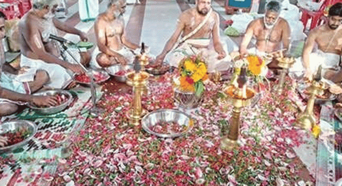 ഇടപ്പാവൂർ ഭഗവതിക്ഷേത്രത്തിലെ ലക്ഷാർച്ചനയും മൃത്യുഞ്ജയഹോമവും പുണ്യദർശനമായി ഇടപ്പാവൂർ ഭഗവതിക്ഷേത്രത്തിലെ ലക്ഷാർച്ചനയും മൃത്യുഞ്ജയഹോമവും പുണ്യദർശനമായി