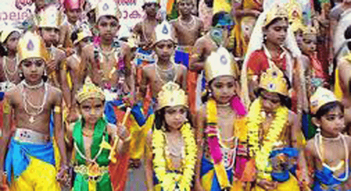 നഗരങ്ങളെ അമ്പാടിയാക്കി ശോഭായാത്രകള് ഇന്ന് നഗരങ്ങളെ അമ്പാടിയാക്കി ശോഭായാത്രകള് ഇന്ന്