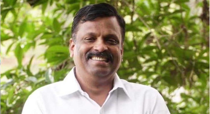 സിഎസ് ശ്രീനിവാസനെ കോണ്ഗ്രസ് സസ്പെൻ്റ് ചെയ്തു സിഎസ് ശ്രീനിവാസനെ കോണ്ഗ്രസ് സസ്പെൻ്റ് ചെയ്തു