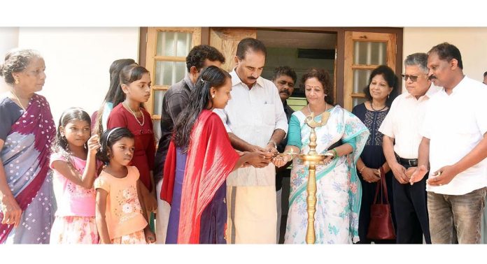 ഡോ. എം. എസ്. സുനിലിന്റെ 317 – മത് സ്നേഹഭവനം ശിവകലയുടെ നാലംഗ കുടുംബത്തിന് ഡോ. എം. എസ്. സുനിലിന്റെ 317 – മത് സ്നേഹഭവനം ശിവകലയുടെ നാലംഗ കുടുംബത്തിന്