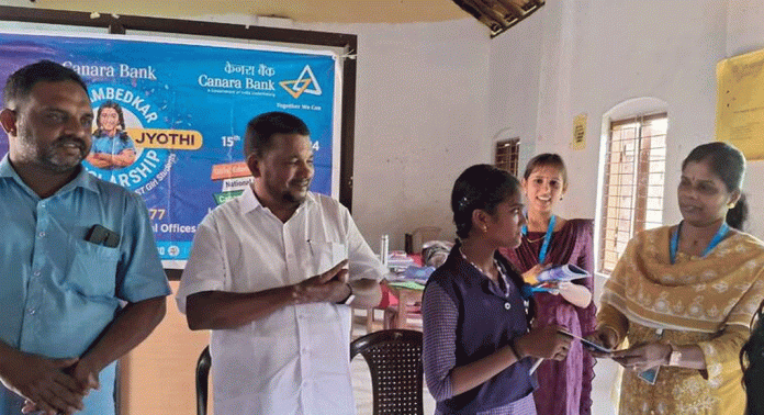 തോട്ടക്കോണം ഗവ.ഹയര്സെക്കന്ഡറി സ്കൂള് വിദ്യാർത്ഥിനികൾക്ക് വിദ്യാജ്യോതി സ്കോളർഷിപ്പുകൾ വിതരണം ചെയ്തു തോട്ടക്കോണം ഗവ.ഹയര്സെക്കന്ഡറി സ്കൂള് വിദ്യാർത്ഥിനികൾക്ക് വിദ്യാജ്യോതി സ്കോളർഷിപ്പുകൾ വിതരണം ചെയ്തു