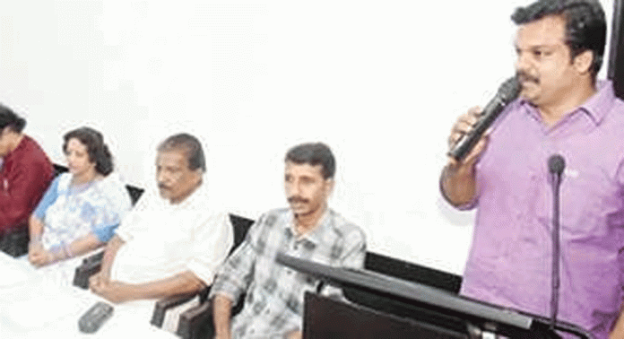 വാഴമുട്ടം യു.പി.സ്കൂളിൽ ഇയോൺ ലബോറട്ടറി ഉദ്ഘാടനം ചെയ്തു വാഴമുട്ടം യു.പി.സ്കൂളിൽ ഇയോൺ ലബോറട്ടറി ഉദ്ഘാടനം ചെയ്തു