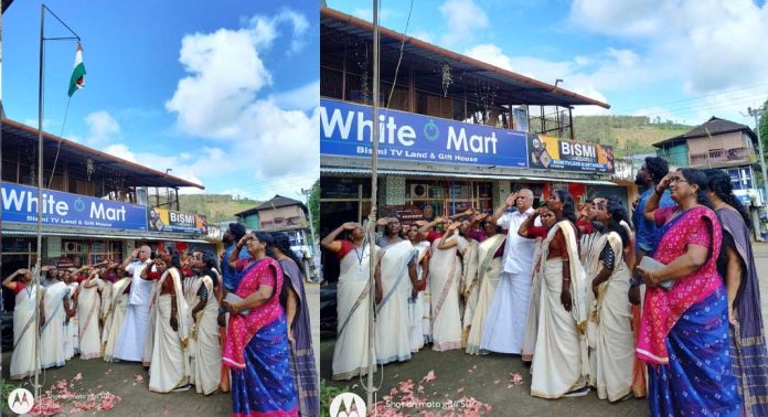 വെച്ചൂച്ചിറ ഗ്രാമപഞ്ചായത്ത് ഹരിത കർമ്മ സേനയുടെയും ഭരണസമിതിയുടെയും നേതൃത്വത്തിൽ സ്വാതന്ത്ര്യ ദിനം ആഘോഷിച്ചു വെച്ചൂച്ചിറ ഗ്രാമപഞ്ചായത്ത് ഹരിത കർമ്മ സേനയുടെയും ഭരണസമിതിയുടെയും നേതൃത്വത്തിൽ സ്വാതന്ത്ര്യ ദിനം ആഘോഷിച്ചു
