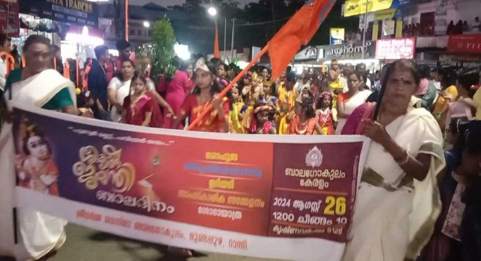 റാന്നിയിൽ ശ്രീകൃഷ്ണ ജയന്തി ദിനത്തില് ക്ഷേത്രങ്ങളും വീഥികളും ഉണ്ണിക്കണ്ണന്മാരാലും തോഴിമാരുമായി നിറഞ്ഞു റാന്നിയിൽ ശ്രീകൃഷ്ണ ജയന്തി ദിനത്തില് ക്ഷേത്രങ്ങളും വീഥികളും ഉണ്ണിക്കണ്ണന്മാരാലും തോഴിമാരുമായി നിറഞ്ഞു