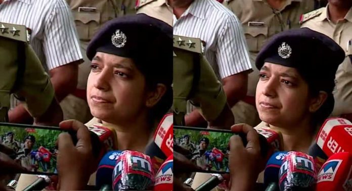 പിഞ്ചുകുഞ്ഞിന്റെ മൃതദേഹം കിട്ടി, അമ്മയേയും ആൺസുഹൃത്തിനെയും പ്രതിയാക്കി ആലപ്പുഴ പോലീസ് പിഞ്ചുകുഞ്ഞിന്റെ മൃതദേഹം കിട്ടി, അമ്മയേയും ആൺസുഹൃത്തിനെയും പ്രതിയാക്കി ആലപ്പുഴ പോലീസ്