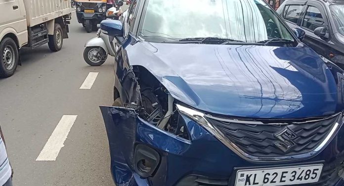 റാന്നിയിൽ ഓട്ടോറിക്ഷയിൽ കാർ ഇടിച്ചു അപകടം റാന്നിയിൽ ഓട്ടോറിക്ഷയിൽ കാർ ഇടിച്ചു അപകടം