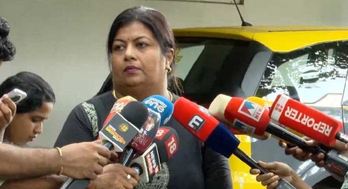 മോളെ എന്ന് വിളിച്ചയാൾ റൂമിലേക്ക് വിളിച്ചു ; സോണിയ തിലകൻ മോളെ എന്ന് വിളിച്ചയാൾ റൂമിലേക്ക് വിളിച്ചു ; സോണിയ തിലകൻ