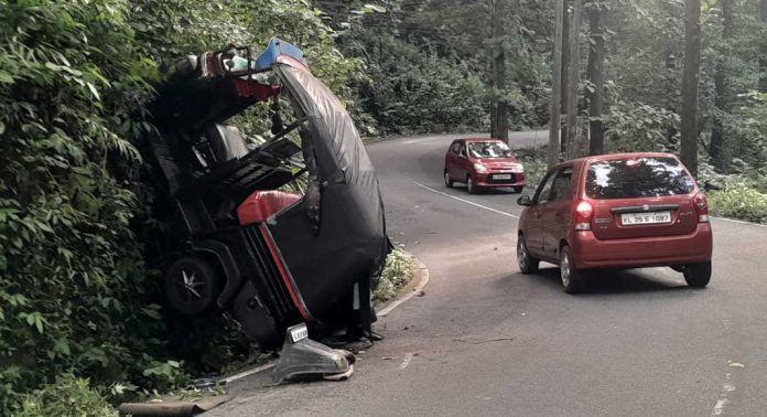 കോന്നിയിൽ വാഹനാപകടങ്ങളിലും പൊള്ളലേറ്റും ഏഴുപേർക്ക് പരിക്ക് കോന്നിയിൽ വാഹനാപകടങ്ങളിലും പൊള്ളലേറ്റും ഏഴുപേർക്ക് പരിക്ക്