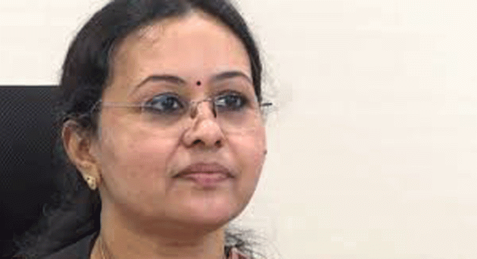 ഉരുൾപൊട്ടല് ദുരന്തത്തിൽ മരിച്ചവരുടെ പോസ്റ്റ് മോർട്ടത്തിനായി മദ്രസ ഹാൾ വിട്ടുനൽകിയെന്ന് ആരോഗ്യമന്ത്രി വീണ ജോർജ് ഉരുൾപൊട്ടല് ദുരന്തത്തിൽ മരിച്ചവരുടെ പോസ്റ്റ് മോർട്ടത്തിനായി മദ്രസ ഹാൾ വിട്ടുനൽകിയെന്ന് ആരോഗ്യമന്ത്രി വീണ ജോർജ്