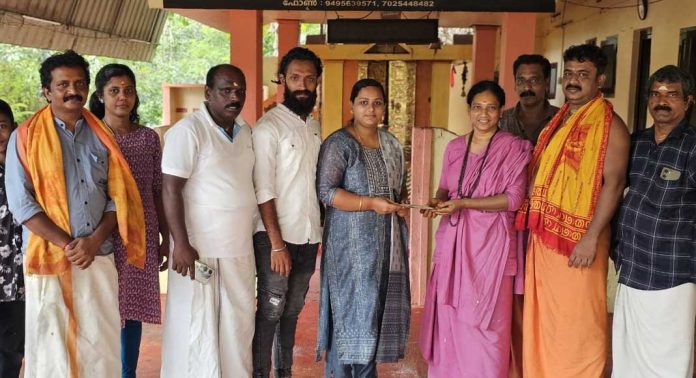 വയനാട്ടിലെ പ്രിയപ്പെട്ടവർക്ക് വേണ്ടി കോന്നി, അരുവാപ്പുലം പുതിയാൽ ദേവീക്ഷേത്രത്തിന്റെ ധനസഹായം വയനാട്ടിലെ പ്രിയപ്പെട്ടവർക്ക് വേണ്ടി കോന്നി, അരുവാപ്പുലം പുതിയാൽ ദേവീക്ഷേത്രത്തിന്റെ ധനസഹായം