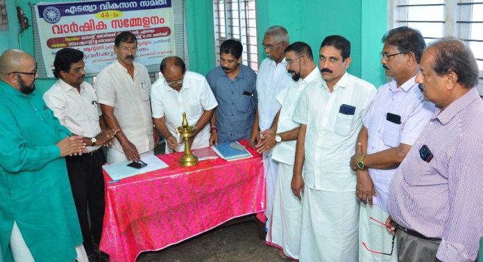 തകഴി റെയിൽവെ ക്രോസിൽ മേൽപാലം നിർമ്മിക്കണം : എടത്വാ വികസന സമിതി തകഴി റെയിൽവെ ക്രോസിൽ മേൽപാലം നിർമ്മിക്കണം : എടത്വാ വികസന സമിതി