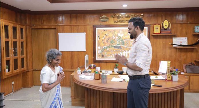 ദൈവവിചാരം ദാനകര്മത്തിലേക്ക് നയിച്ചപ്പോള് നാടാകെ കൈകോര്ക്കുന്നു ദുരന്തബാധിതര്ക്കായി ദൈവവിചാരം ദാനകര്മത്തിലേക്ക് നയിച്ചപ്പോള് നാടാകെ കൈകോര്ക്കുന്നു ദുരന്തബാധിതര്ക്കായി