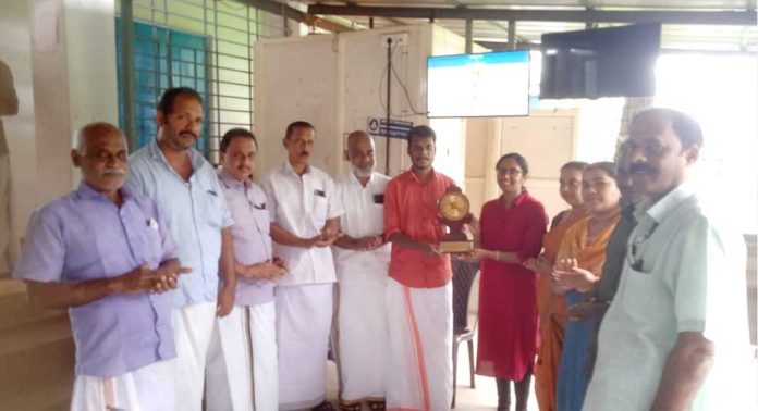കോട്ടാങ്ങൽ കുടുംബാരോഗ്യ കേന്ദ്രത്തിലെ ഡോക്ടറെ അനുമോദിച്ചു കോട്ടാങ്ങൽ കുടുംബാരോഗ്യ കേന്ദ്രത്തിലെ ഡോക്ടറെ അനുമോദിച്ചു