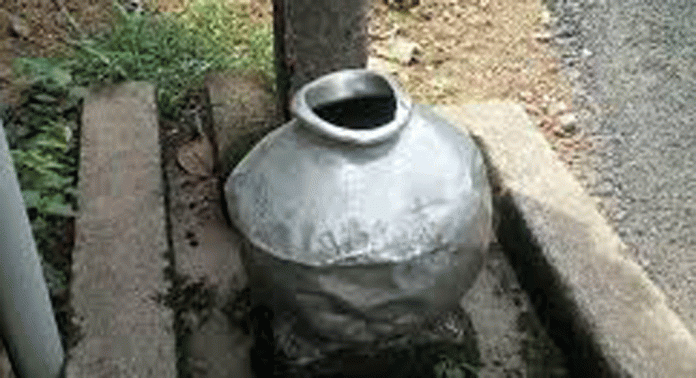 കുടിവെള്ളം ഇല്ല ; നെട്ടോട്ടമോടി പെരിങ്ങനാട് പഞ്ചായത്ത് കുടിവെള്ളം ഇല്ല ; നെട്ടോട്ടമോടി പെരിങ്ങനാട് പഞ്ചായത്ത്