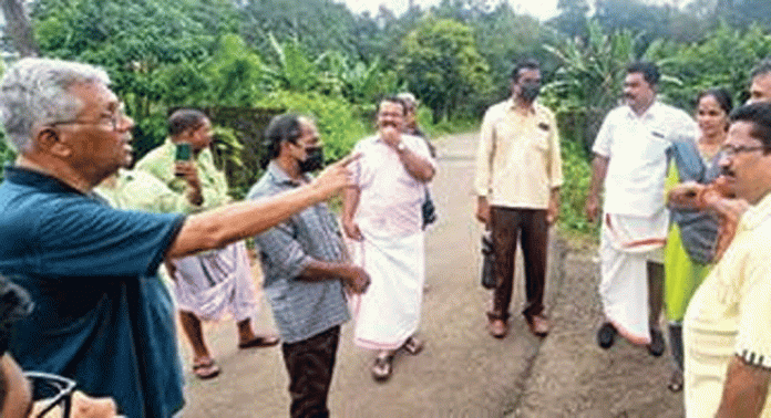 പുന്തലപ്പടി-വെള്ളക്കുളങ്ങര ഭാഗത്തെ കനാലിൽ കക്കൂസ് മാലിന്യം തള്ളുന്നത് പതിവാകുന്നു പുന്തലപ്പടി-വെള്ളക്കുളങ്ങര ഭാഗത്തെ കനാലിൽ കക്കൂസ് മാലിന്യം തള്ളുന്നത് പതിവാകുന്നു