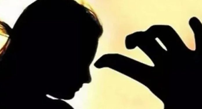 60 പെൺകുട്ടികളെ ലൈംഗികമായി പീഡിപ്പിച്ചു ; ചൈൽഡ് കെയർ വർക്കർ അറസ്റ്റിൽ 60 പെൺകുട്ടികളെ ലൈംഗികമായി പീഡിപ്പിച്ചു ; ചൈൽഡ് കെയർ വർക്കർ അറസ്റ്റിൽ