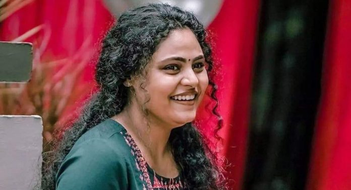 ചൂഷണങ്ങൾക്കെതിരെ പ്രതികരിക്കുന്നവരെ മാറ്റി നിർത്തുന്ന പുരുഷാധിപത്യ സമീപനം മലയാള സിനിമയിൽ : നടി വിൻസി അലോഷ്യസ് ചൂഷണങ്ങൾക്കെതിരെ പ്രതികരിക്കുന്നവരെ മാറ്റി നിർത്തുന്ന പുരുഷാധിപത്യ സമീപനം മലയാള സിനിമയിൽ : നടി വിൻസി അലോഷ്യസ്