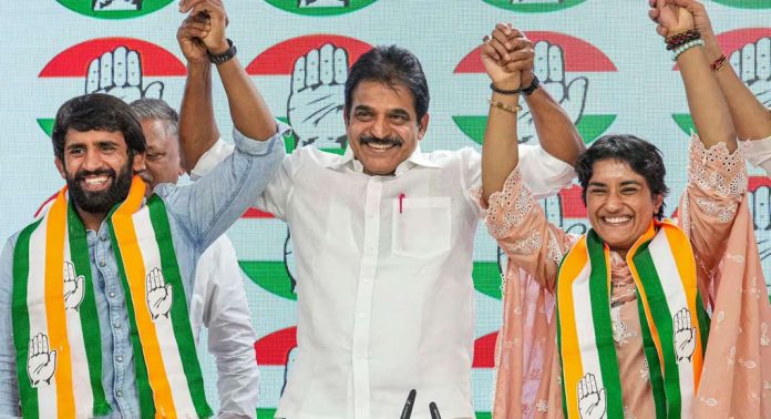 സ്ത്രീകളുടെ അവകാശങ്ങള്ക്കായി തെരുവു മുതല് പാര്ലമെന്റ് വരെ പോരാടും ; ചരിത്രത്തിലെ വലിയ ദിനമെന്ന് കോണ്ഗ്രസ് സ്ത്രീകളുടെ അവകാശങ്ങള്ക്കായി തെരുവു മുതല് പാര്ലമെന്റ് വരെ പോരാടും ; ചരിത്രത്തിലെ വലിയ ദിനമെന്ന് കോണ്ഗ്രസ്