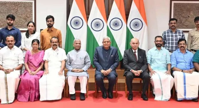 കേന്ദ്രമന്ത്രി ജോര്ജ് കുര്യന് രാജ്യസഭാംഗമായി സത്യപ്രതിജ്ഞ ചെയ്തു കേന്ദ്രമന്ത്രി ജോര്ജ് കുര്യന് രാജ്യസഭാംഗമായി സത്യപ്രതിജ്ഞ ചെയ്തു