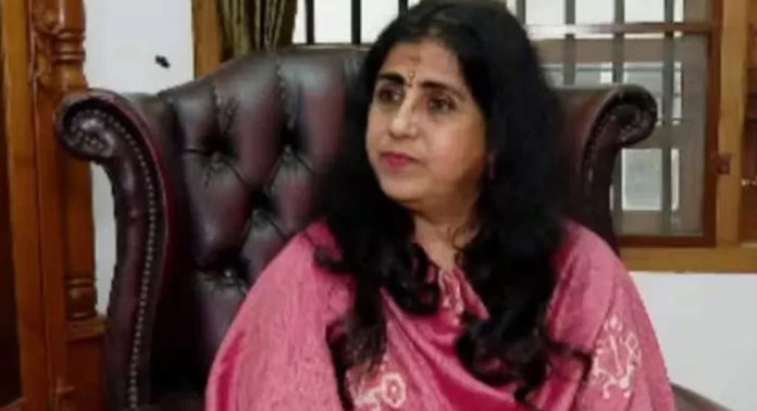 പുറത്താക്കിയതിന്റെ കാരണം വിശദീകരിക്കണം, തെളിവ് പുറത്തു വിടണം : സിമി റോസ്ബെല് പുറത്താക്കിയതിന്റെ കാരണം വിശദീകരിക്കണം, തെളിവ് പുറത്തു വിടണം : സിമി റോസ്ബെല്