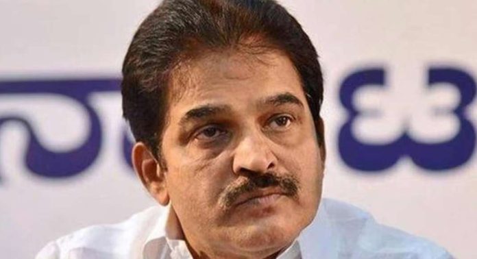 പോലീസിലെ കാവിവൽകരണം പോലുള്ള ഗുരുതര വിഷയങ്ങളിൽ കേരള സർക്കാർ കണ്ണടച്ച് ഇരുട്ടാക്കുന്നു: കെ.സി വേണുഗോപാൽ പോലീസിലെ കാവിവൽകരണം പോലുള്ള ഗുരുതര വിഷയങ്ങളിൽ കേരള സർക്കാർ കണ്ണടച്ച് ഇരുട്ടാക്കുന്നു: കെ.സി വേണുഗോപാൽ