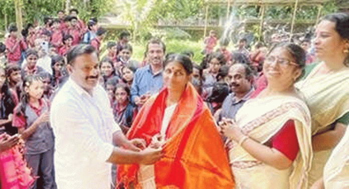 എസ്.വി.എച്ച്. ഹൈസ്കൂളിൽ പി.ടി.എ.യുടെ നേതൃത്വത്തിൽ അധ്യാപകദിനാഘോഷം നടത്തി എസ്.വി.എച്ച്. ഹൈസ്കൂളിൽ പി.ടി.എ.യുടെ നേതൃത്വത്തിൽ അധ്യാപകദിനാഘോഷം നടത്തി